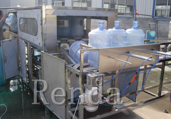 Compact Structure Barrel Filling Machine / High Efficiency Water Filling Line